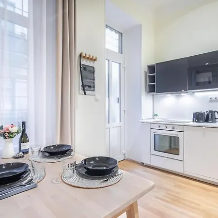 - Comfy - Easy * Budapest