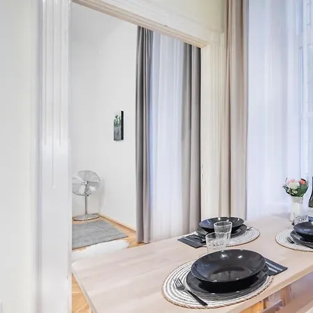 - Comfy - Easy Budapest