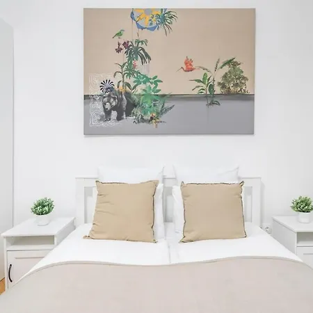 - Comfy - Easy * Budapest